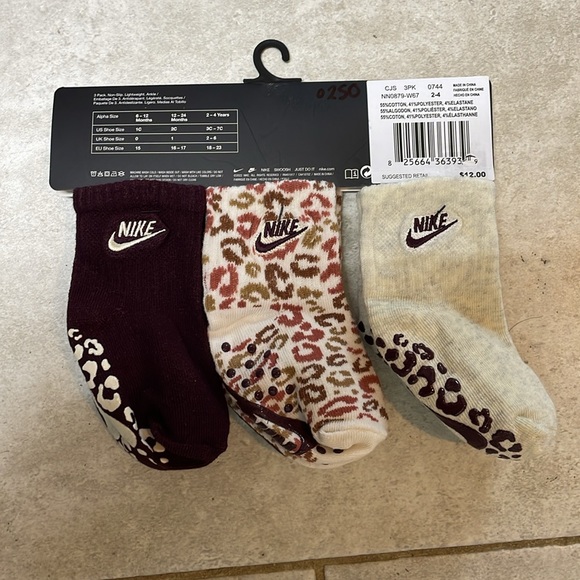 Nike Baby GIRL 3 Pair No-Slip Ankle Socks 2-4YEARS - Picture 2 of 3